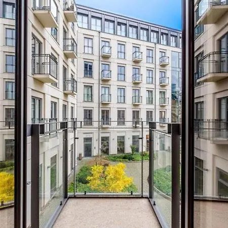 Luxury In City Centre Apartmán *